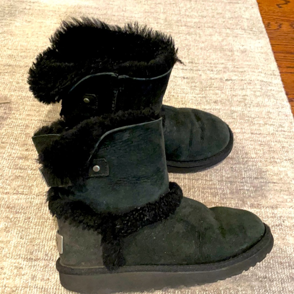 Girls UGGS black size 2